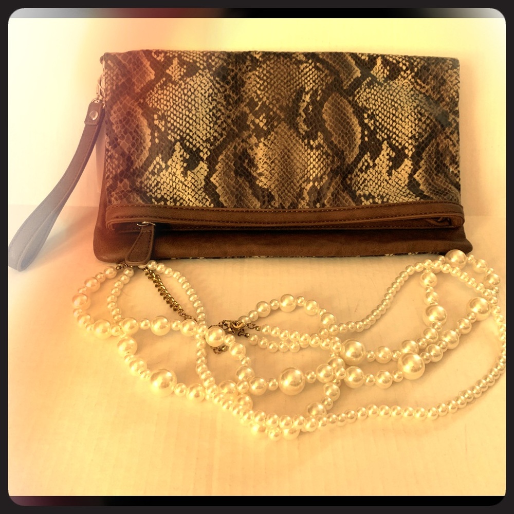 Women’s clutch